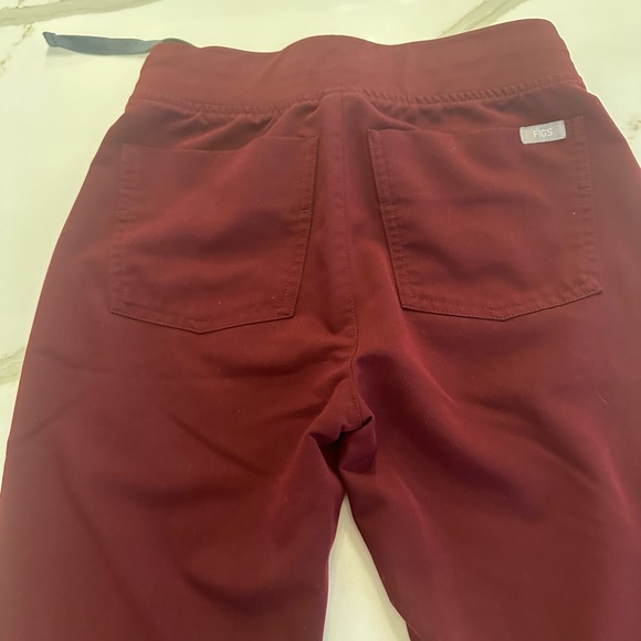 Figs Maroon Technical Collection Top - Picture 7 of 7